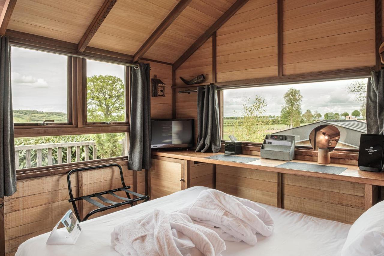 Le Domaine Des Pres Verts Suites & Chambres Avec Jacuzzi Privatif Jouey Номер фото