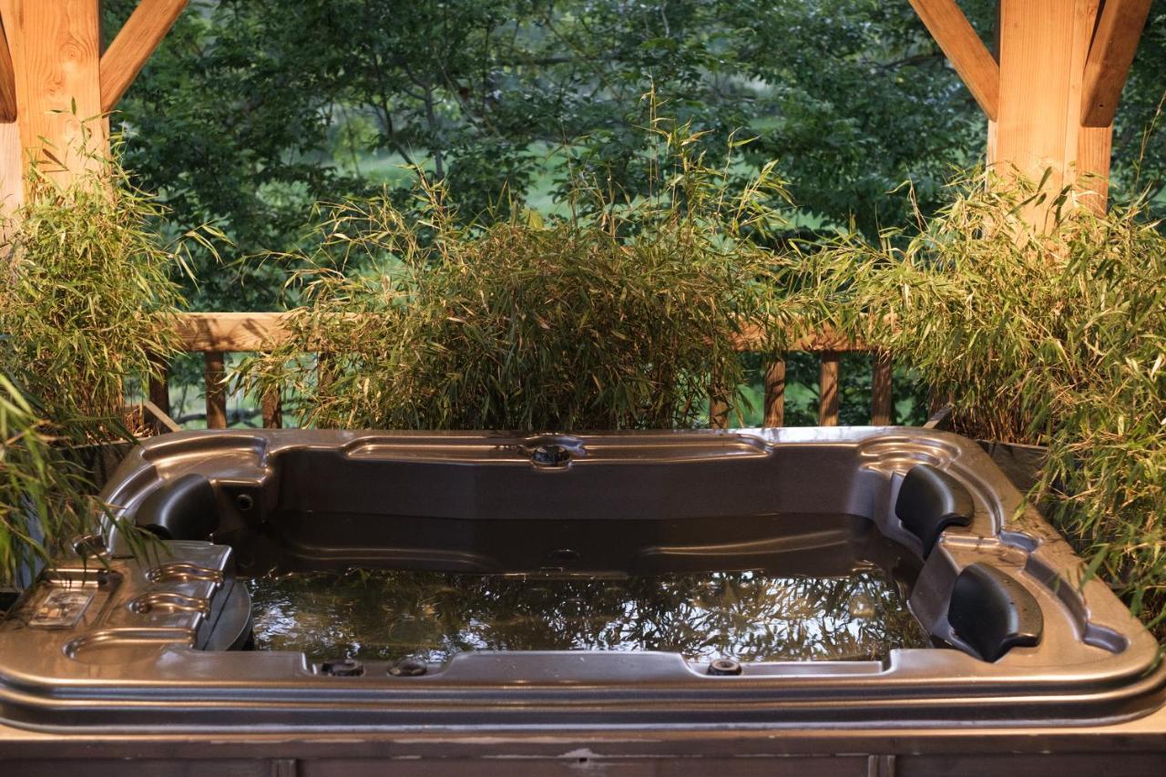 Le Domaine Des Pres Verts Suites & Chambres Avec Jacuzzi Privatif Jouey Экстерьер фото
