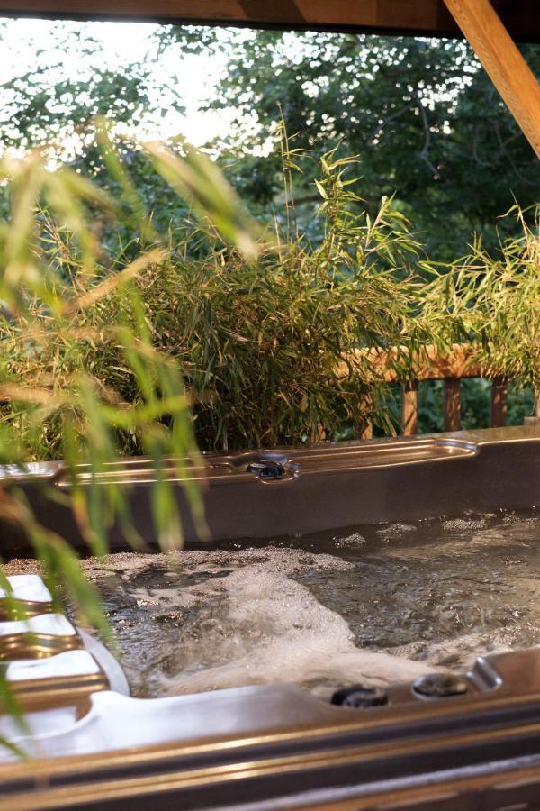 Le Domaine Des Pres Verts Suites & Chambres Avec Jacuzzi Privatif Jouey Экстерьер фото