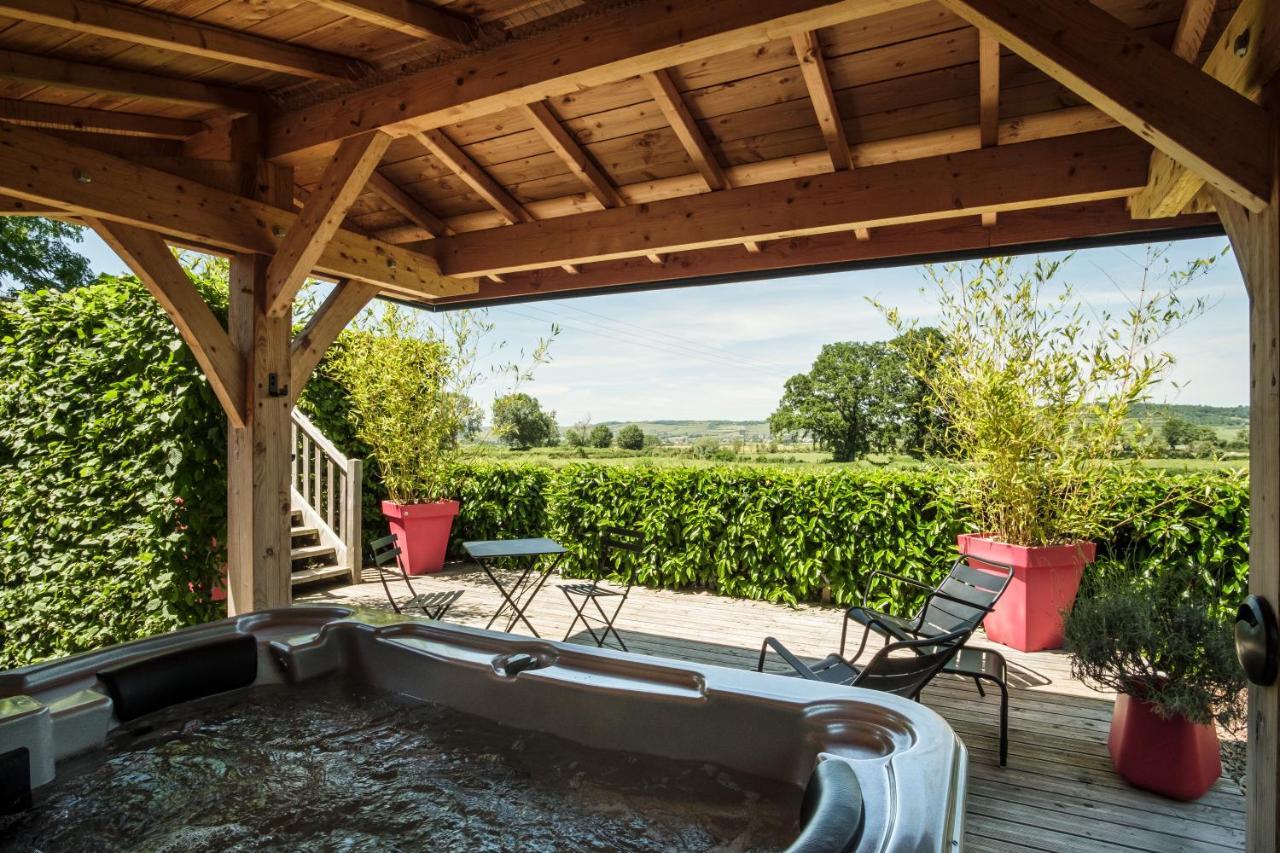 Le Domaine Des Pres Verts Suites & Chambres Avec Jacuzzi Privatif Jouey Экстерьер фото
